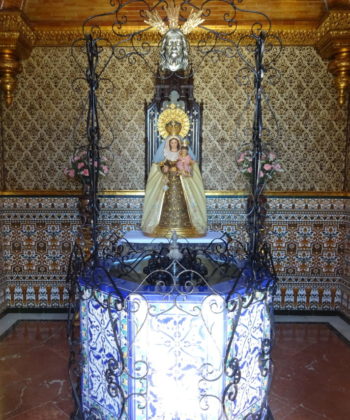 Statue Unserer Gekrönten Mutter von Palmar