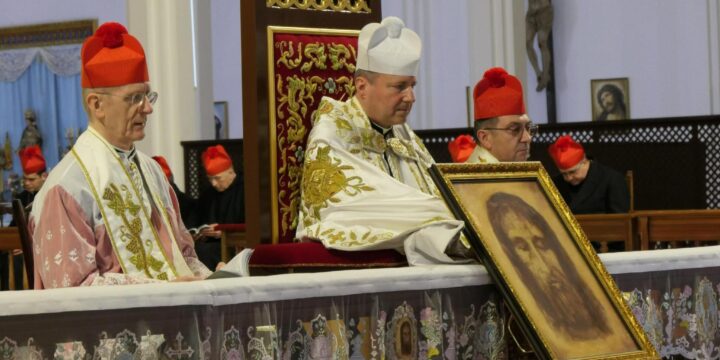 31. Dezember 2022. Das Heilige Antlitz unseres Herrn Jesus Christus wird in der Kathedrale Unserer Gekrönten Mutter von Palmar, El Palmar de Troya, Sevilla – Spanien, verehrt.